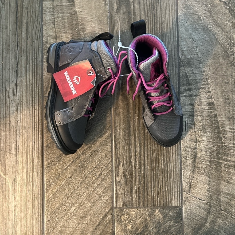 NWT Wolverine leather Gray and Pink Boots